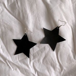 Black star earrings